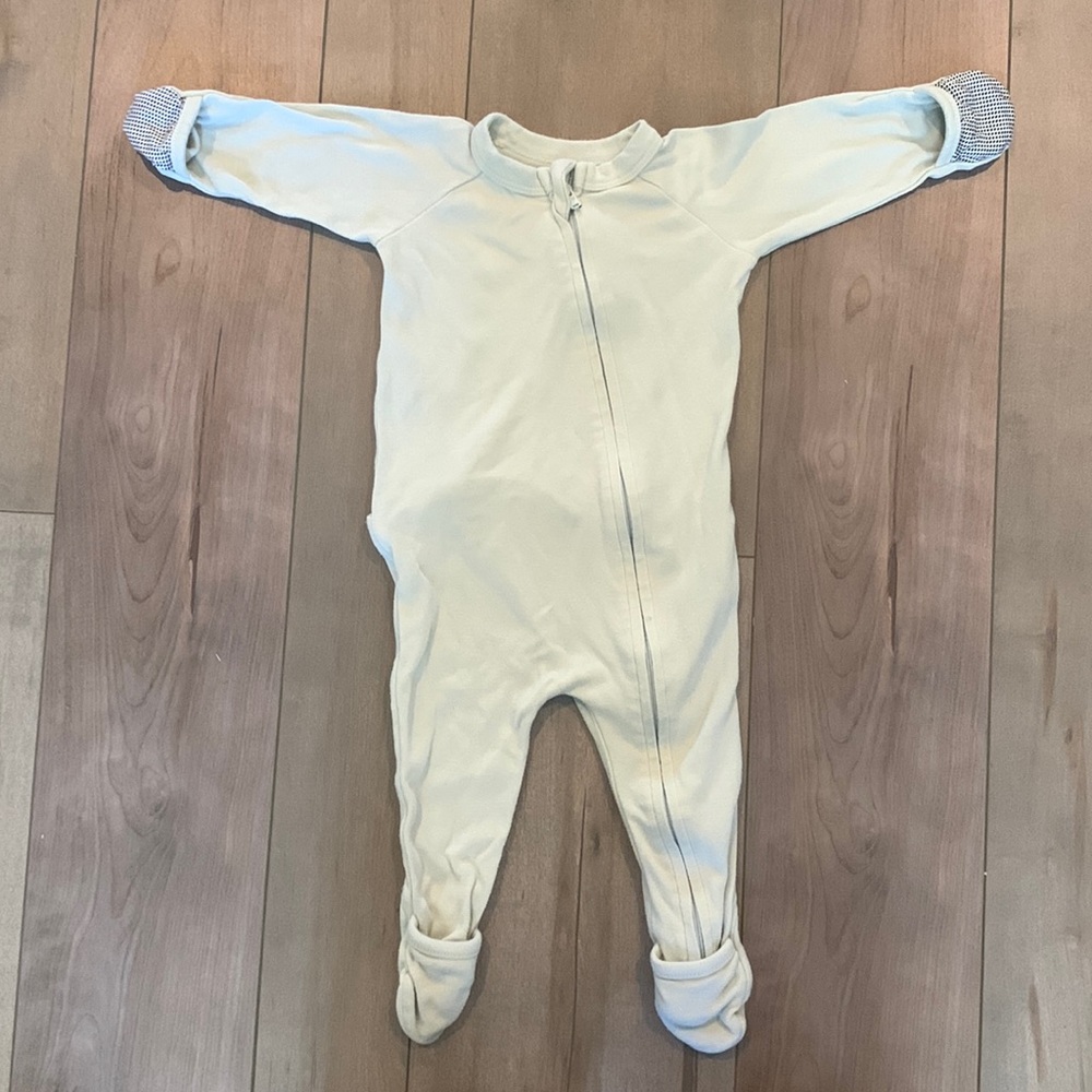 Goumi footie with zipper in mint green | Size 6 months |